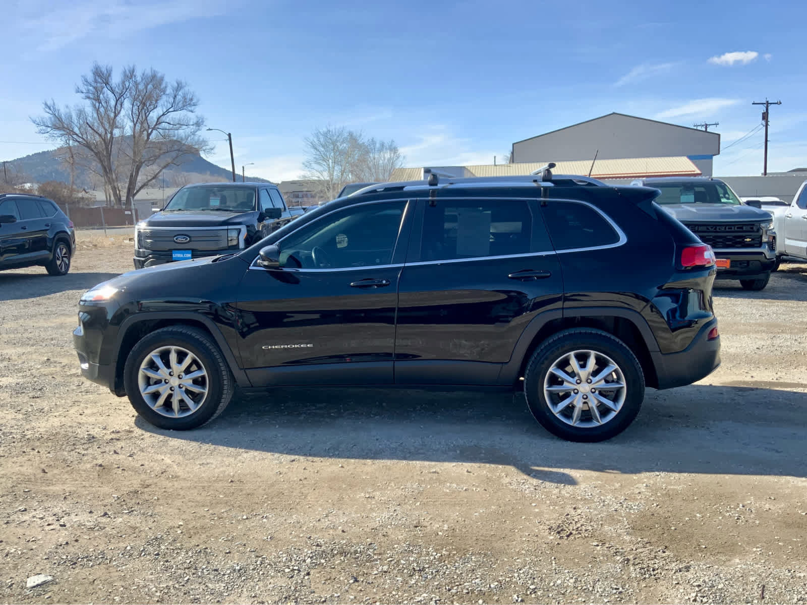 Used 2018 Jeep Cherokee Limited image 2