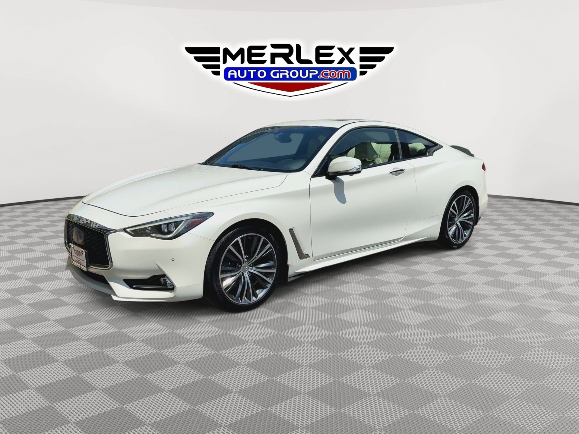 Used 2017 INFINITI Q60 2.0t w/ Premium Plus Package 2.0T AWD/4WD image 4