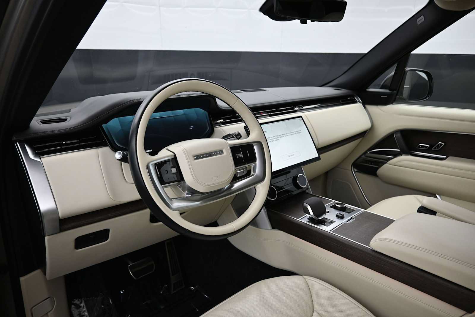 Used 2023 Land Rover Range Rover SE AWD/4WD image 4