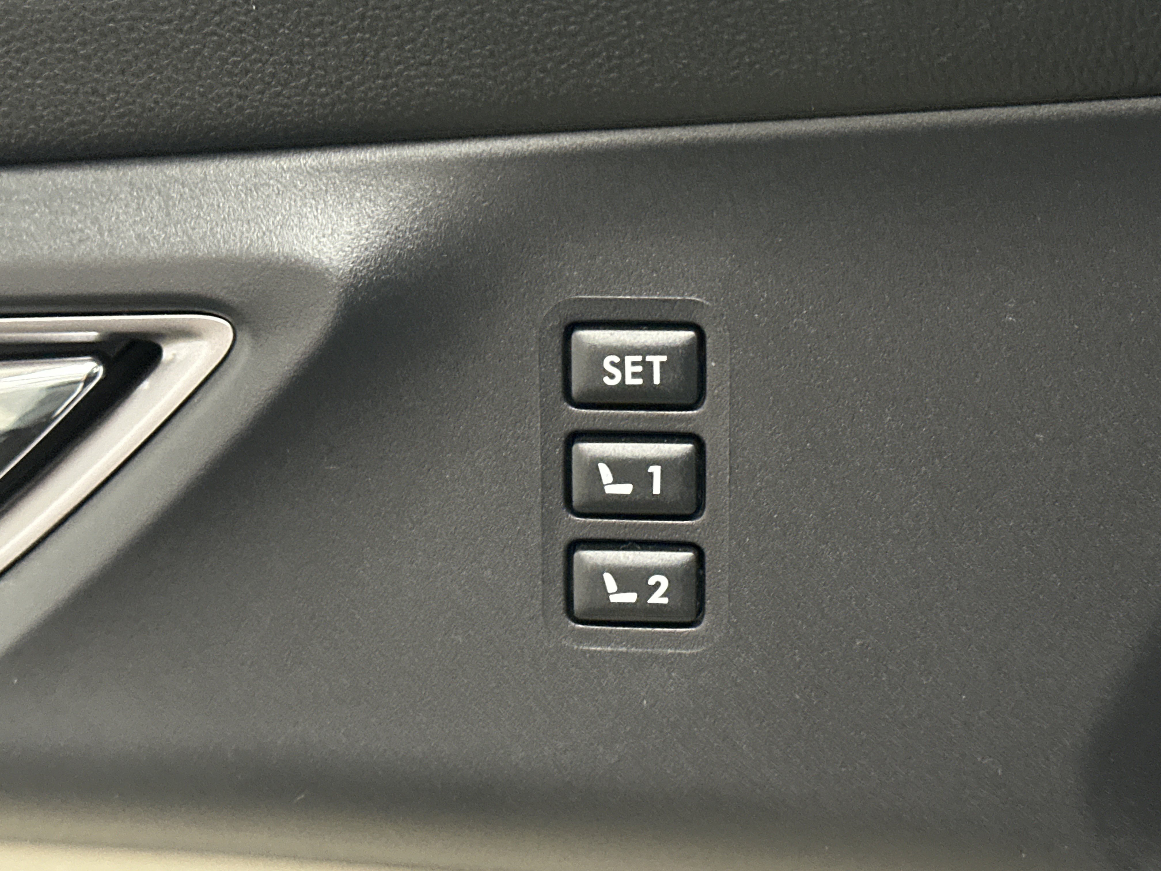 Used 2023 Subaru Ascent Limited w/ Technology Package AWD/4WD image 39