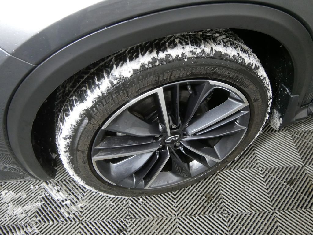 Certified 2025 INFINITI QX55 Essential image 10