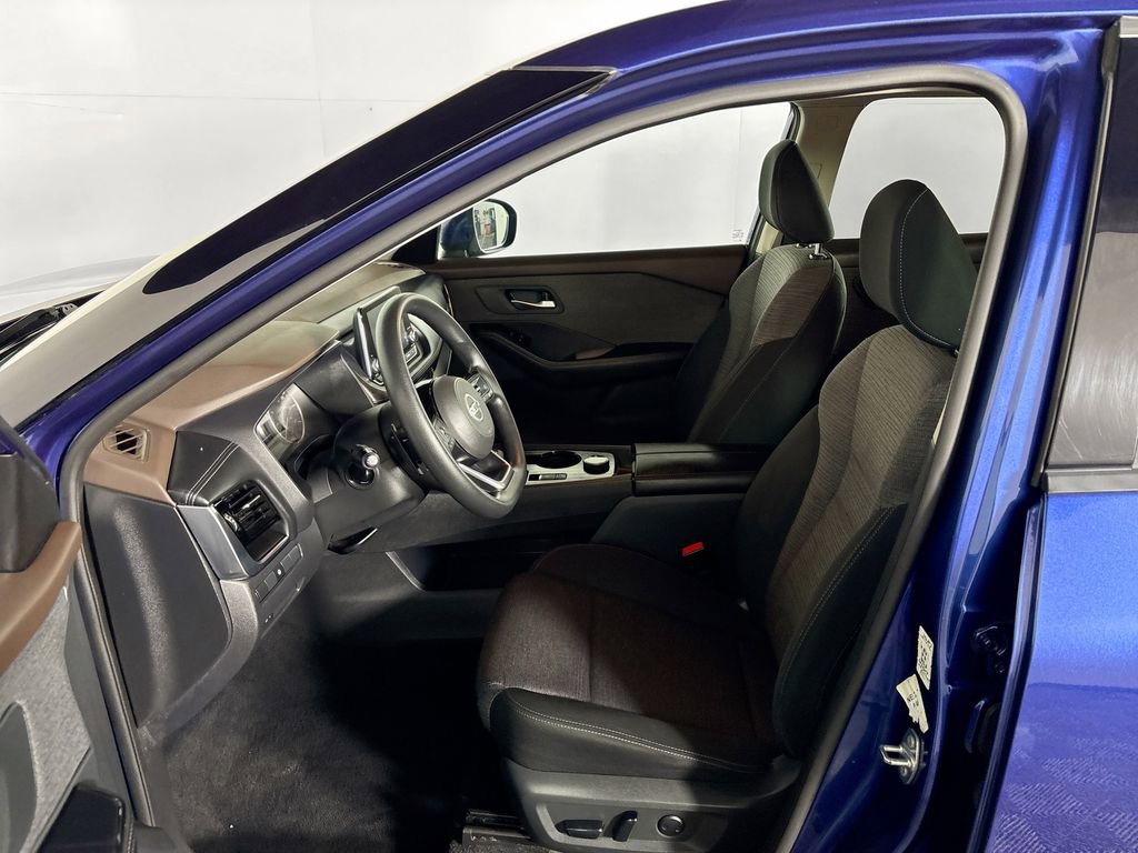 Used 2021 Nissan Rogue SV image 11