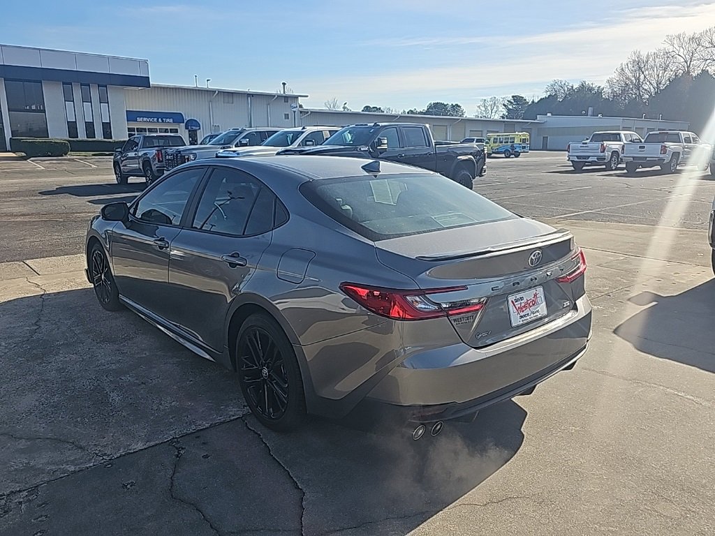 Used 2025 Toyota Camry SE image 4