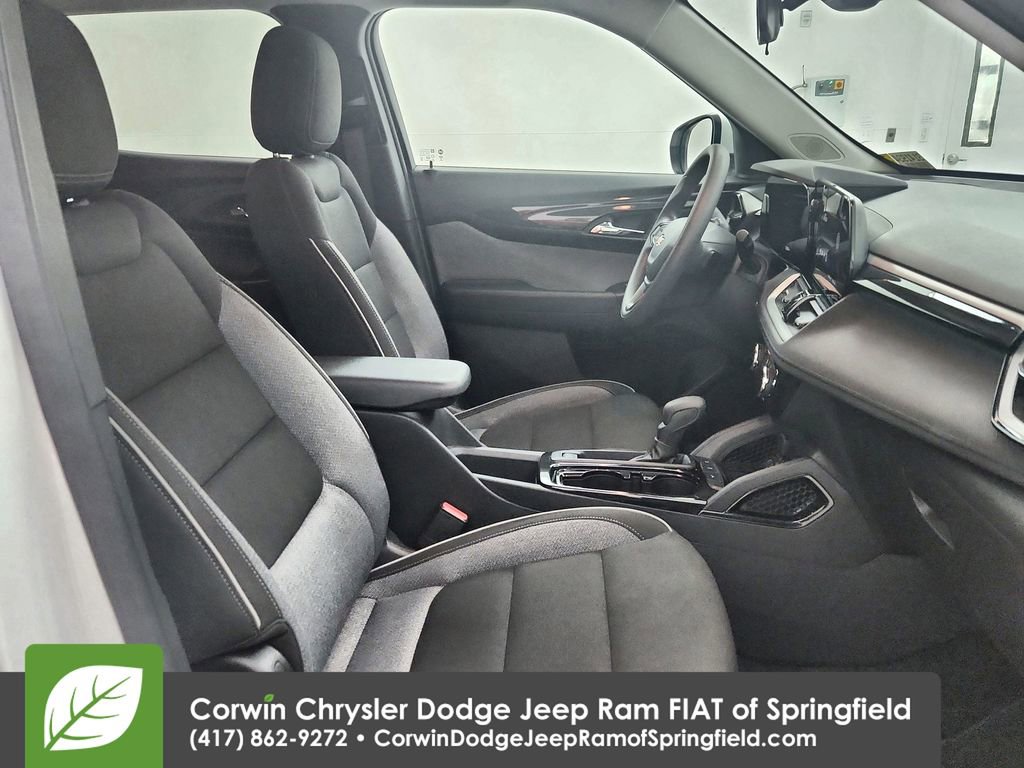 Used 2025 Chevrolet TrailBlazer LT image 32