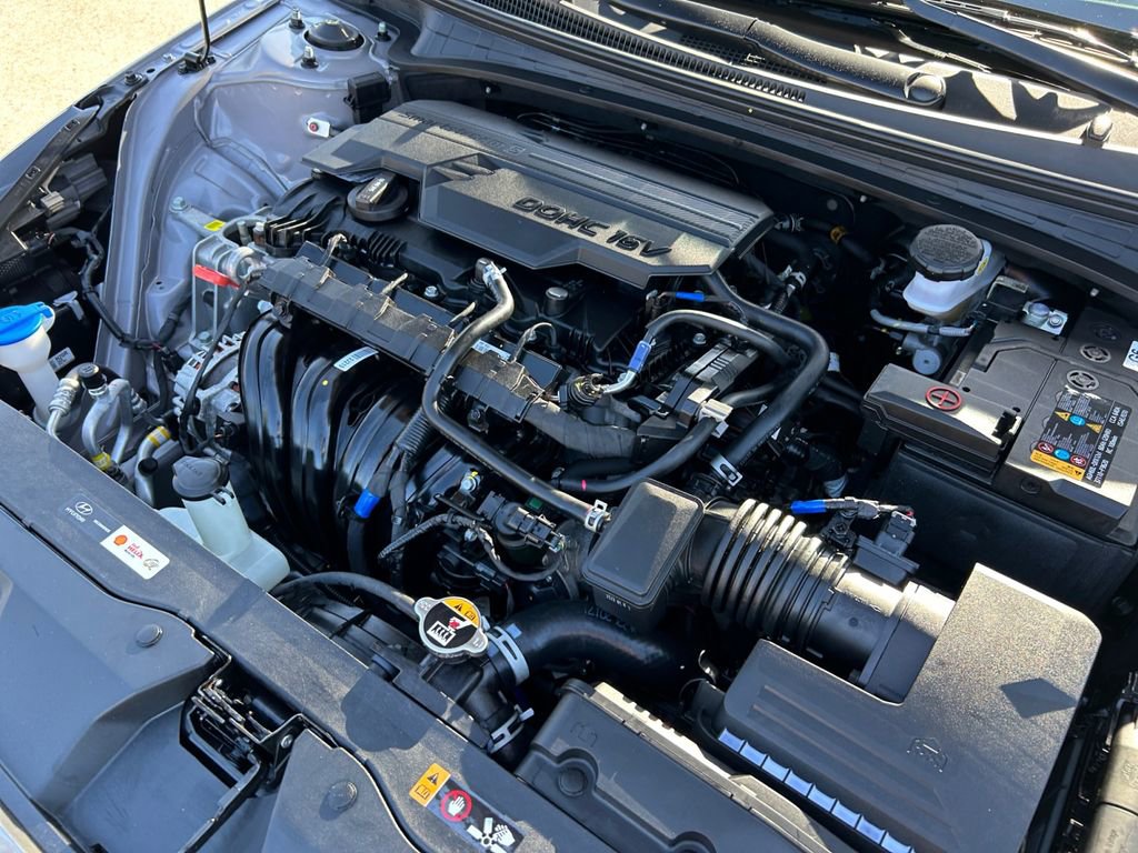 Used 2023 Hyundai Elantra Limited image 30