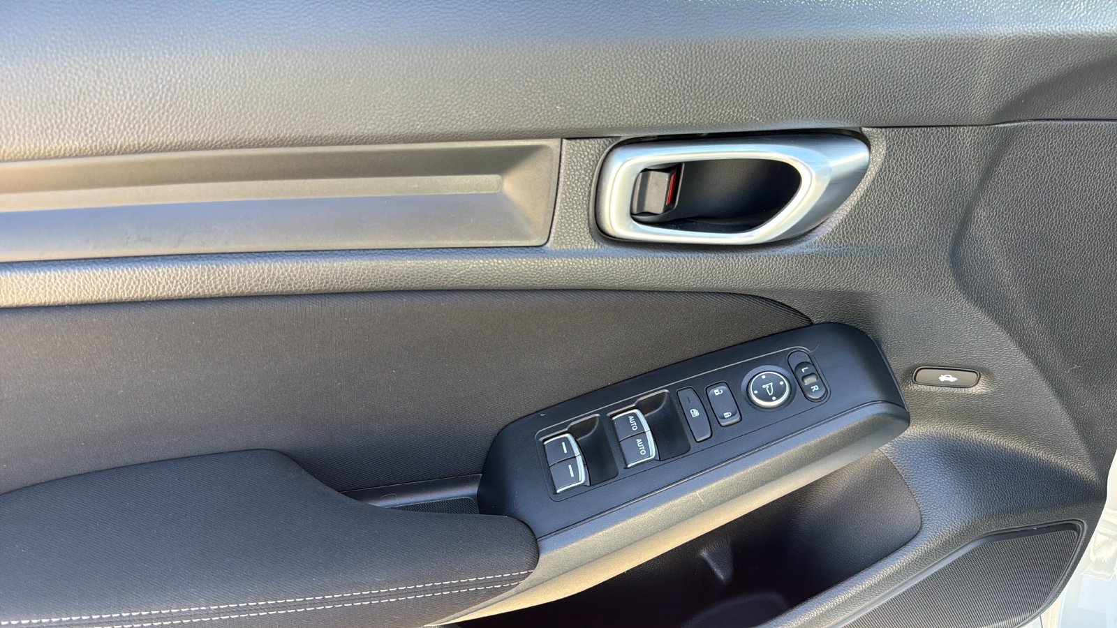 Used 2023 Honda Civic Sport image 28