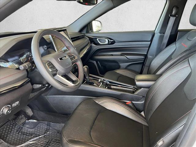 Used 2025 Jeep Compass Trailhawk image 9