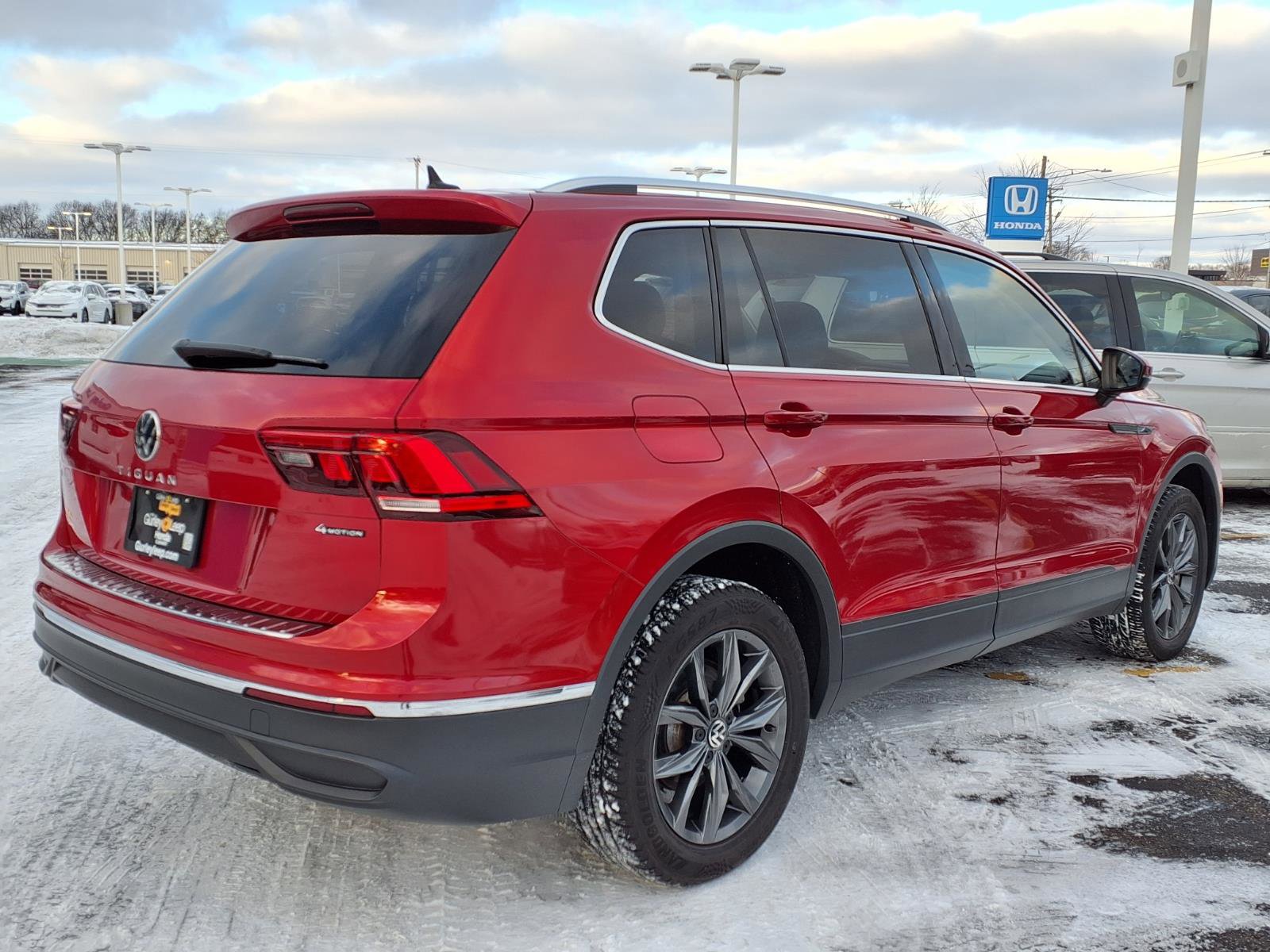 Used 2022 Volkswagen Tiguan SE image 10