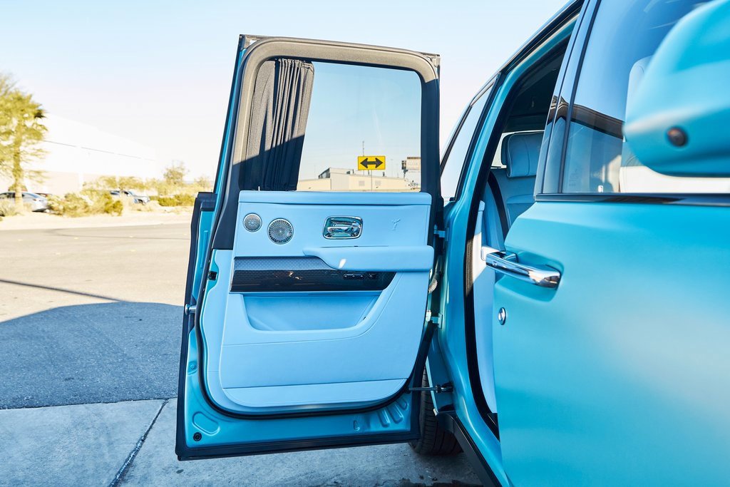 Used 2022 Rolls-Royce Cullinan Black Badge w/ Dark Exterior Package image 18