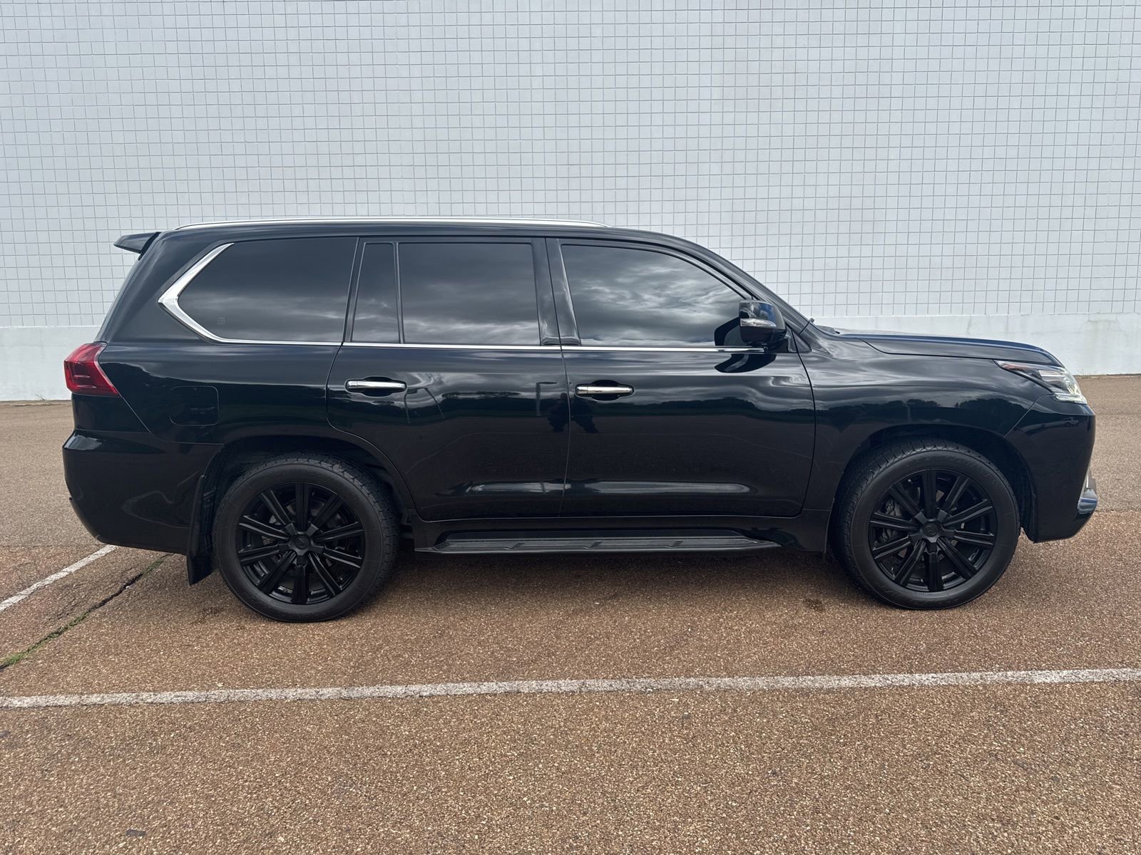 Used 2017 Lexus LX 570 4WD image 7