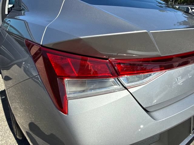 Used 2026 Hyundai Elantra SE FWD image 28