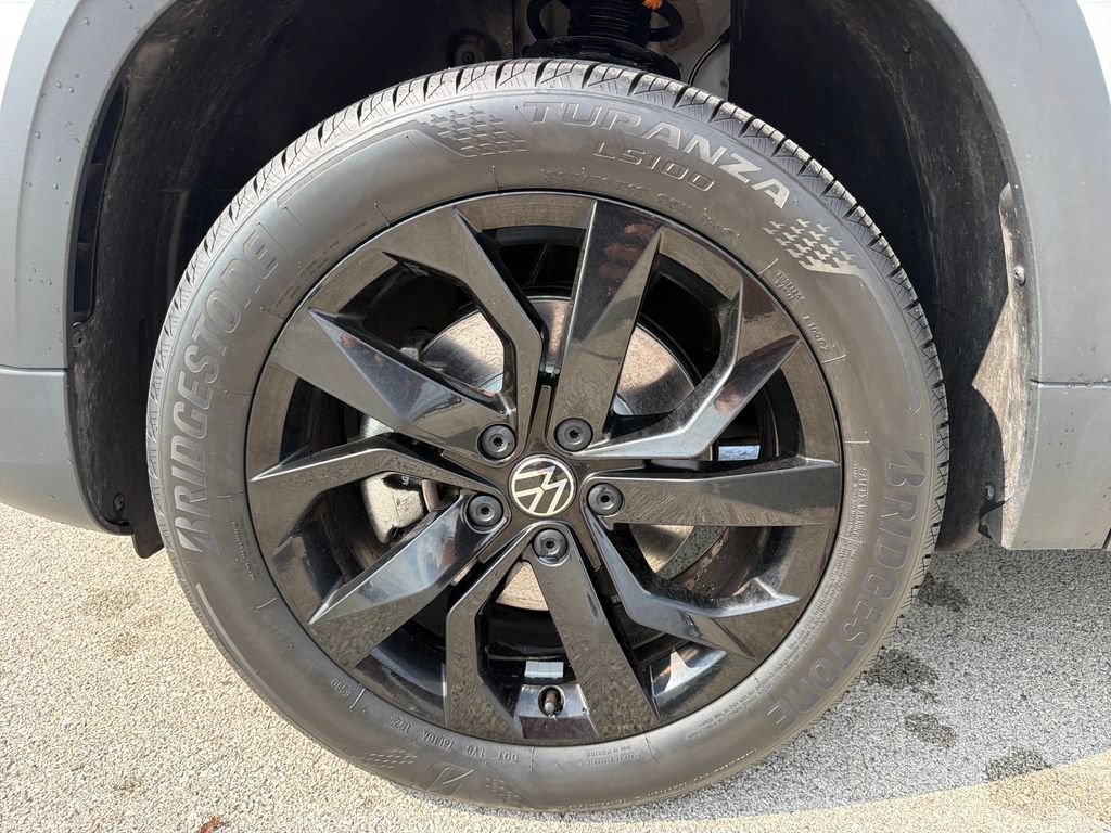 Certified 2023 Volkswagen Taos SE w/ Black Wheel Package AWD/4WD image 29