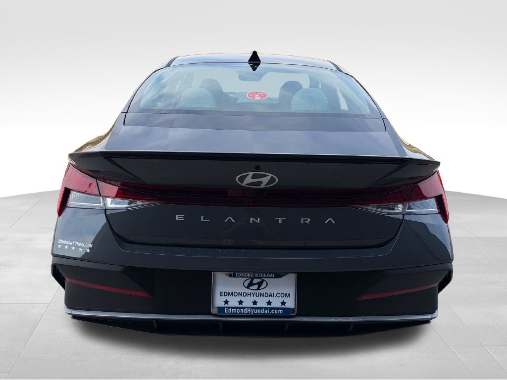 New 2026 Hyundai Elantra SEL Sport FWD image 5