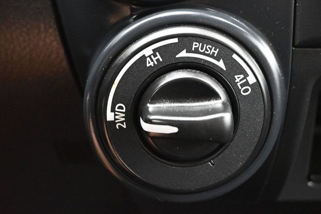 Used 2022 Nissan Titan SV AWD/4WD image 21