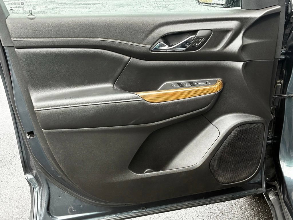 Used 2019 GMC Acadia SLE w/ LPO, Floor Liner Package FWD image 11
