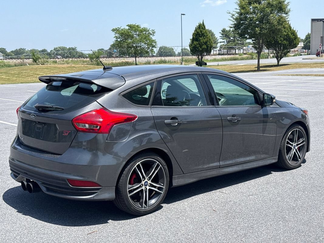 Used 2018 Ford Focus ST FWD image 7