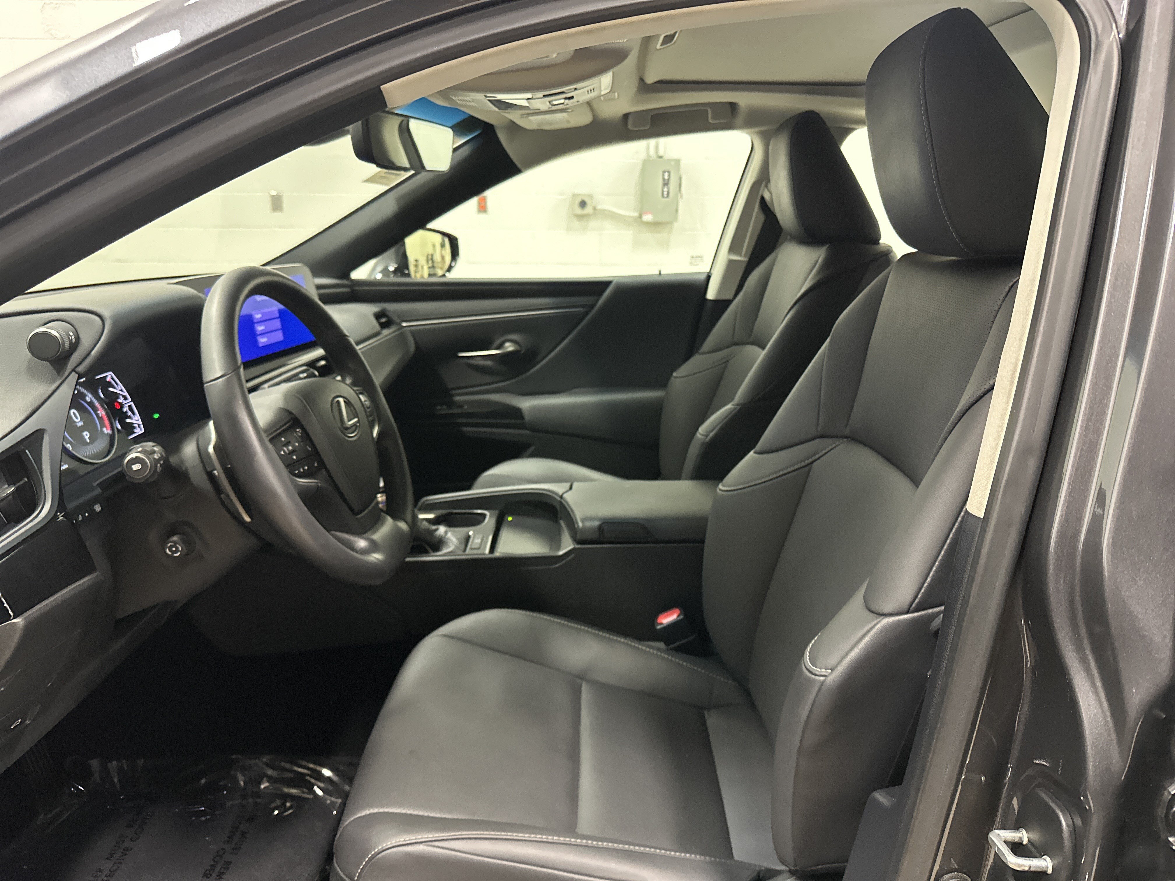 Certified 2024 Lexus ES 250 w/ Premium Package AWD/4WD image 16