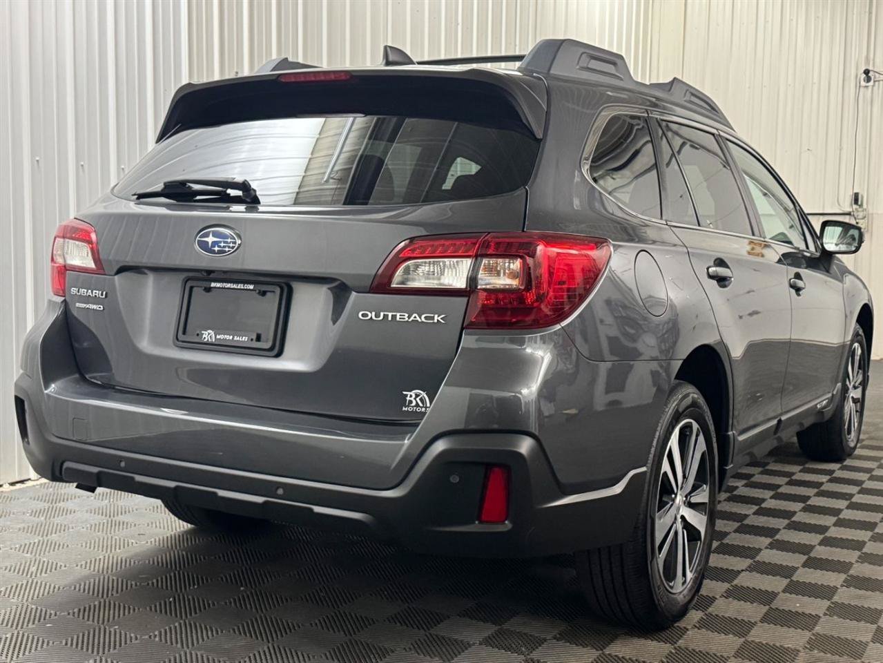 Used 2018 Subaru Outback 2.5i Limited AWD/4WD image 4