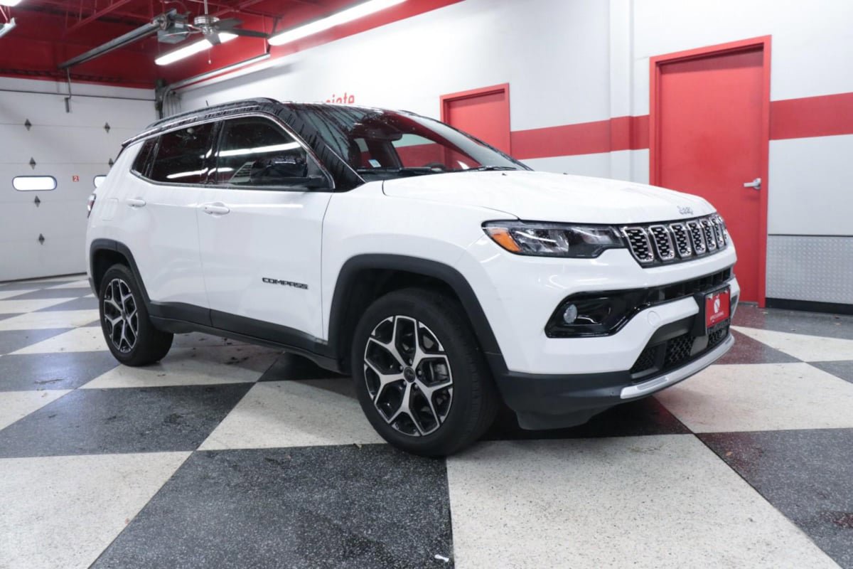 Used 2025 Jeep Compass Limited AWD/4WD image 2