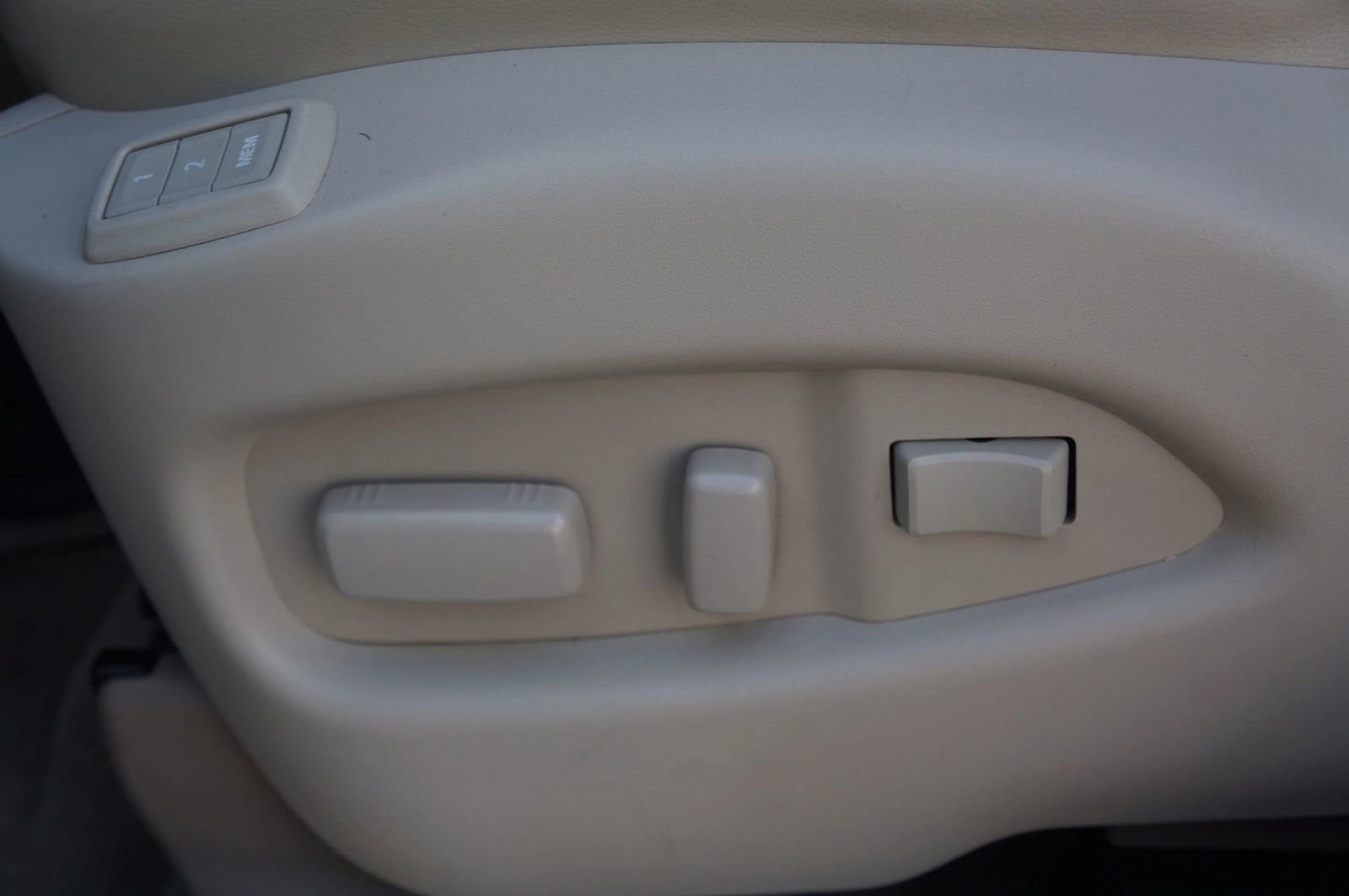 Used 2016 Cadillac SRX Luxury w/ Driver Awareness Package image 31