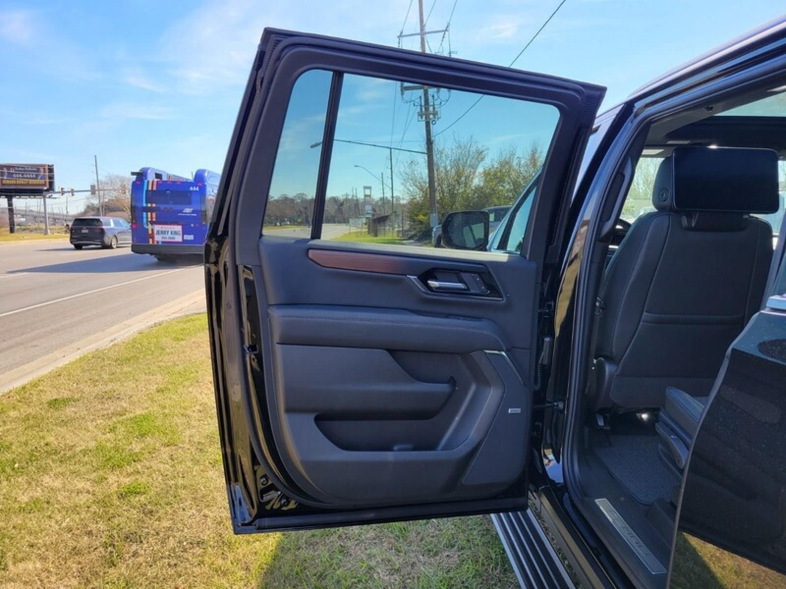New 2026 GMC Yukon XL Denali w/ Denali Reserve Package RWD image 30