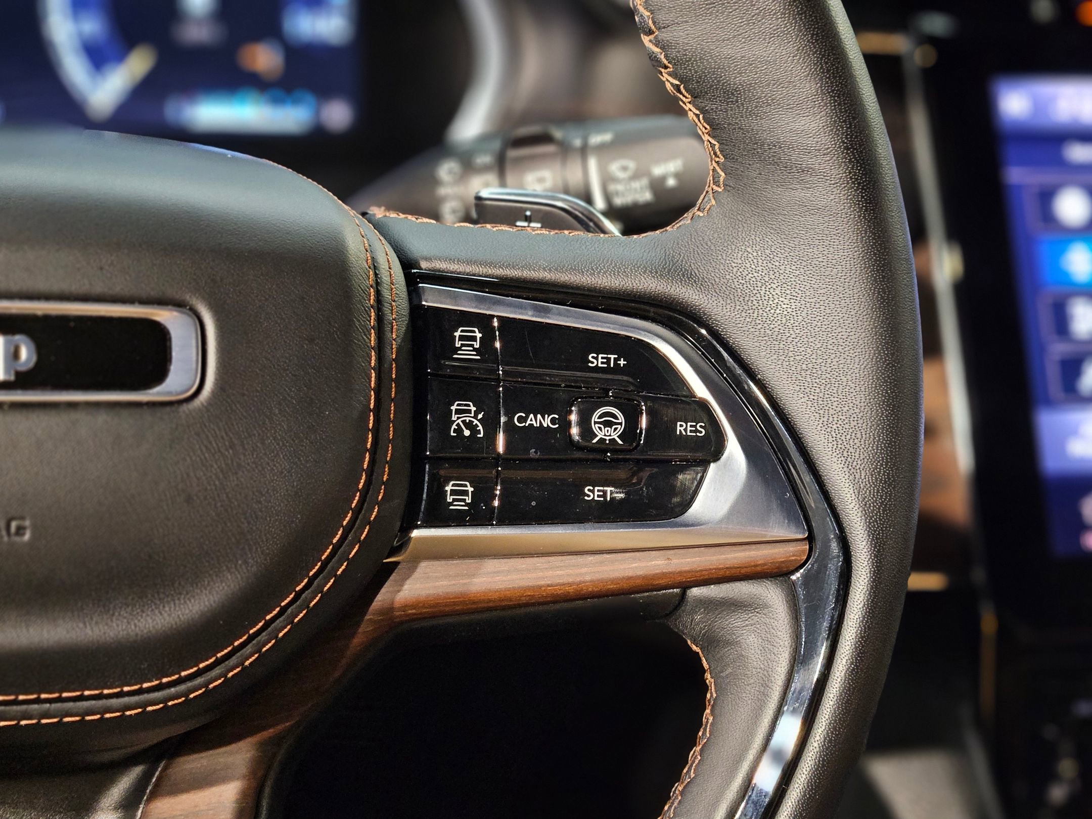 Used 2024 Jeep Grand Cherokee L Summit image 30