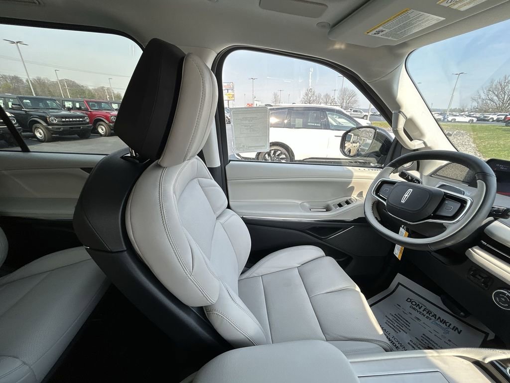 New 2026 Lincoln Navigator L Reserve AWD/4WD image 10