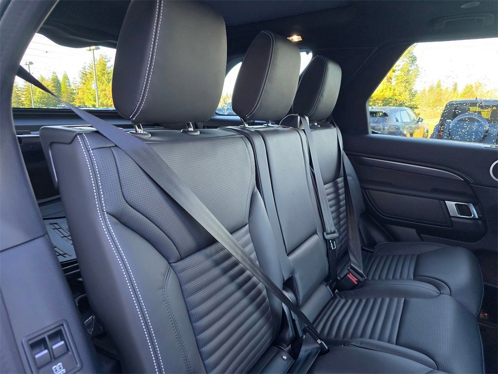 New 2025 Land Rover Discovery Metropolitan Edition image 31