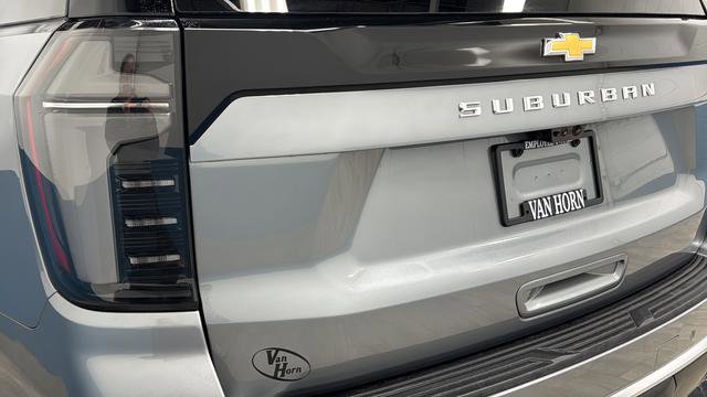 Used 2026 Chevrolet Suburban High Country AWD/4WD image 43