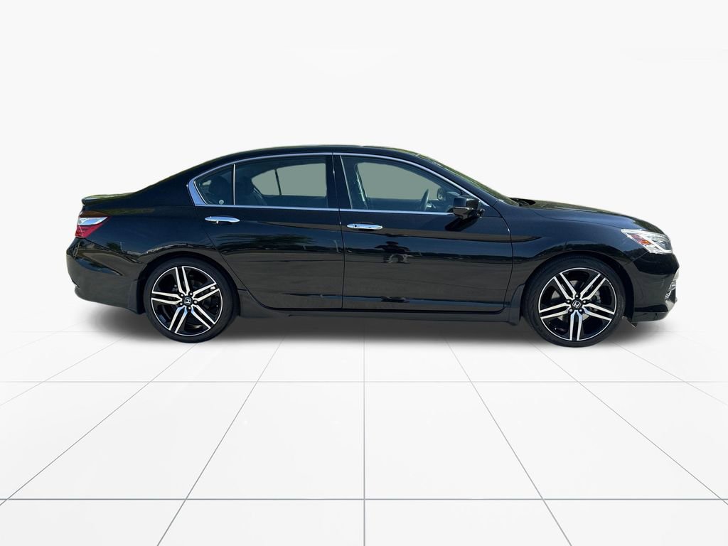 Used 2016 Honda Accord Touring image 10