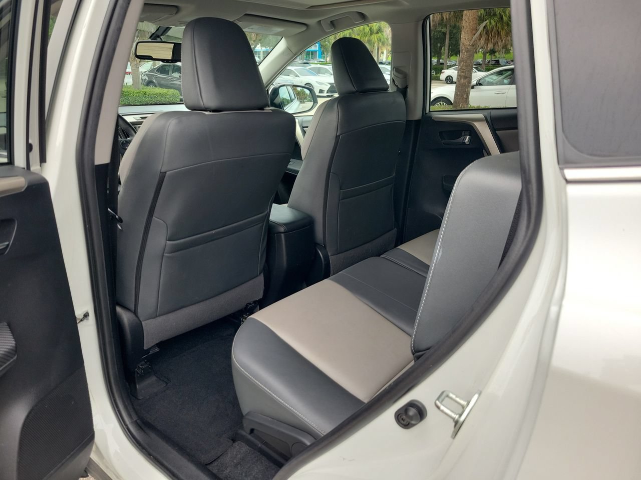 Used 2015 Toyota RAV4 Limited FWD image 10