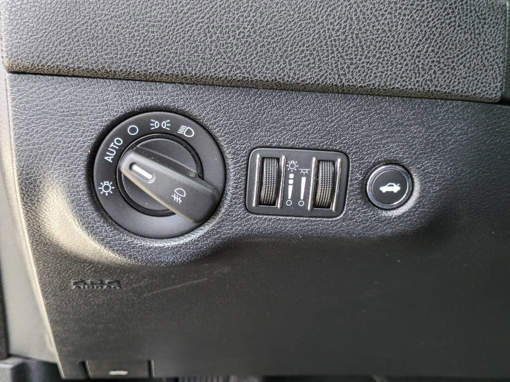 Used 2011 Dodge Charger R/T RWD image 12