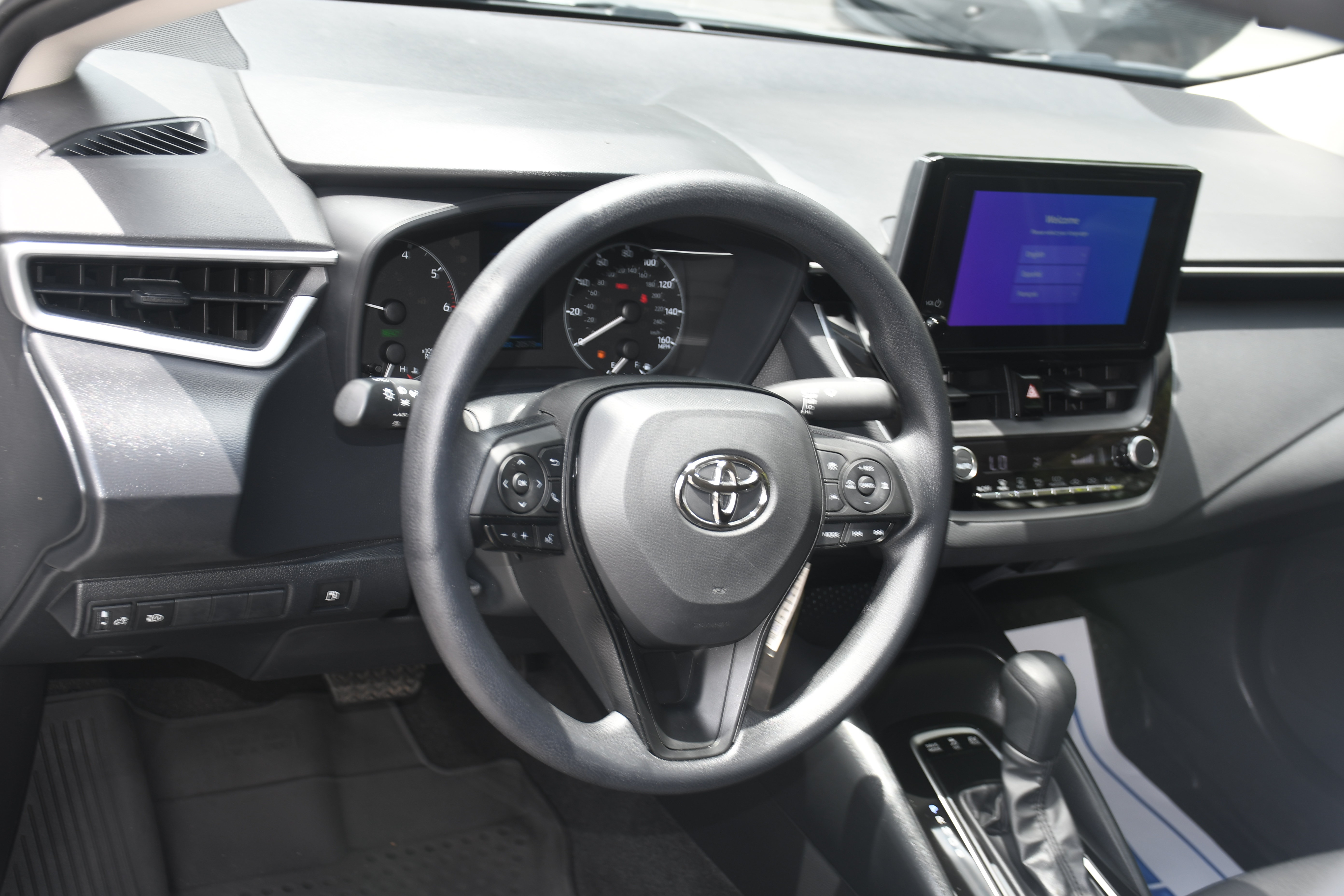 Certified 2025 Toyota Corolla LE FWD image 8