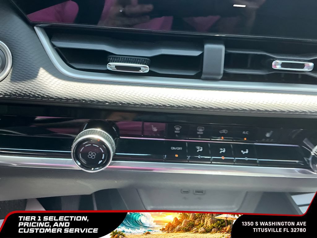 Used 2025 Chevrolet Equinox LT AWD/4WD image 30
