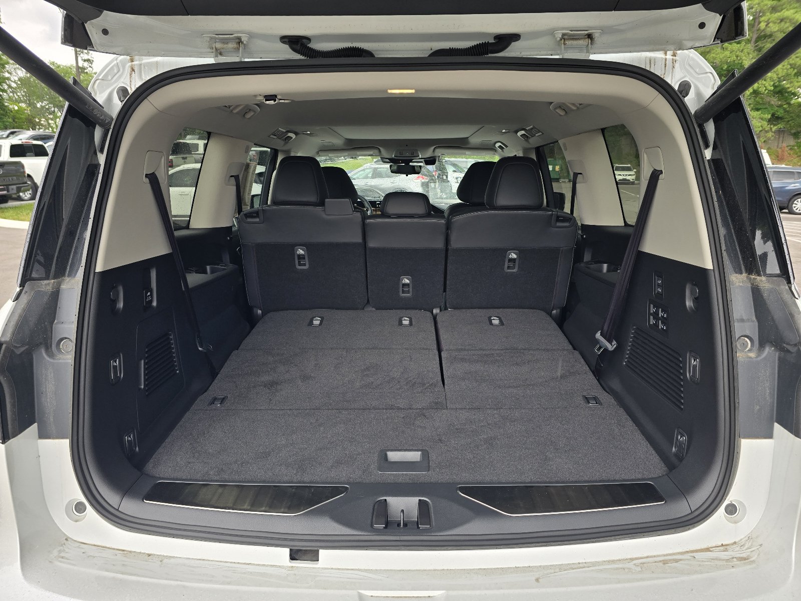 Used 2025 INFINITI QX80 Sensory AWD/4WD image 26