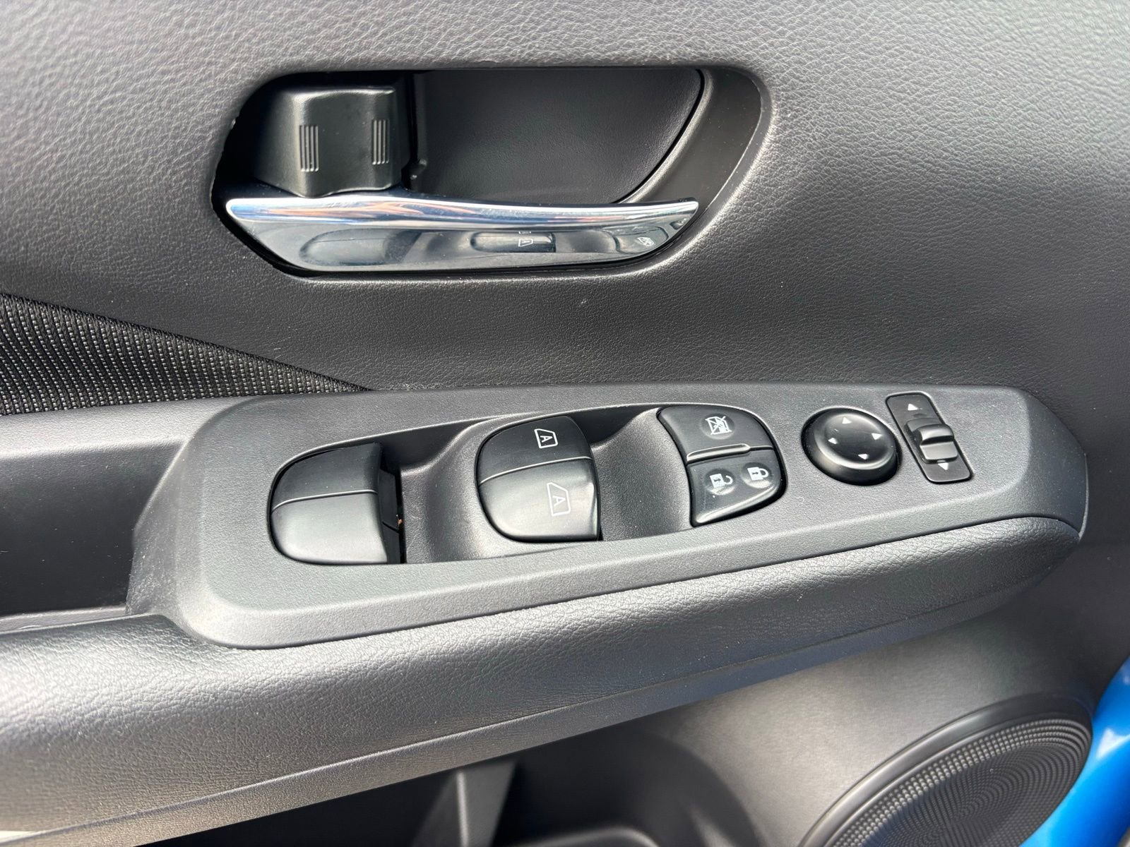 Used 2024 Nissan Kicks SV image 16