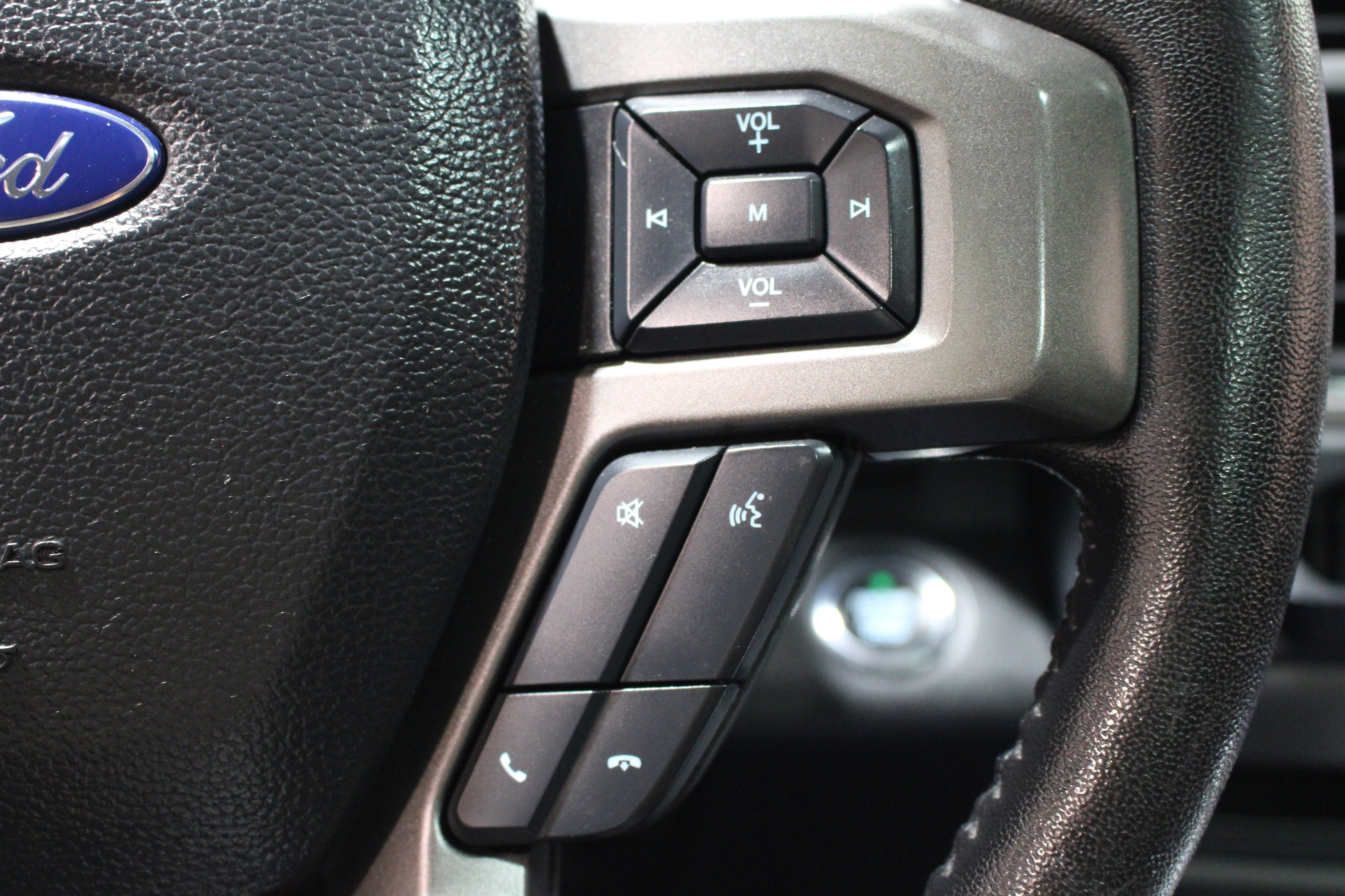 Used 2018 Ford Expedition XLT w/ Equipment Group 202A AWD/4WD image 13