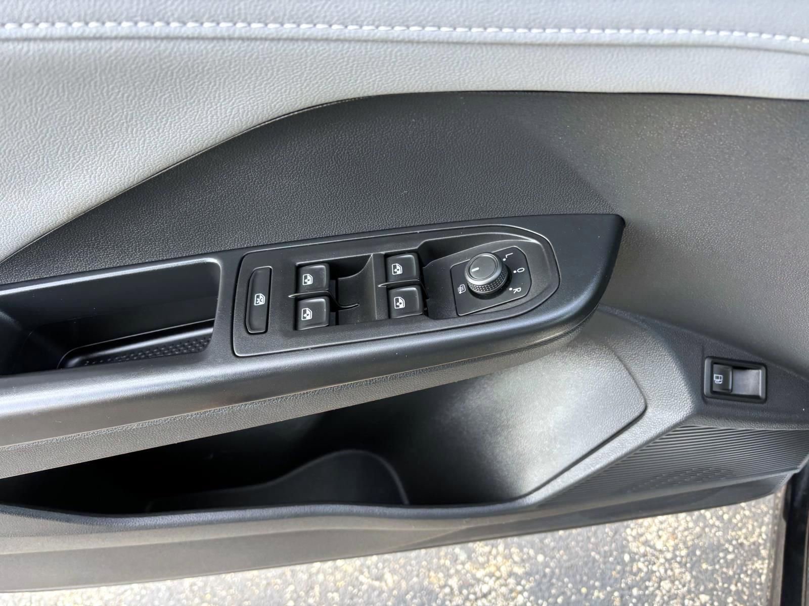 Used 2023 Volkswagen Taos SEL image 13