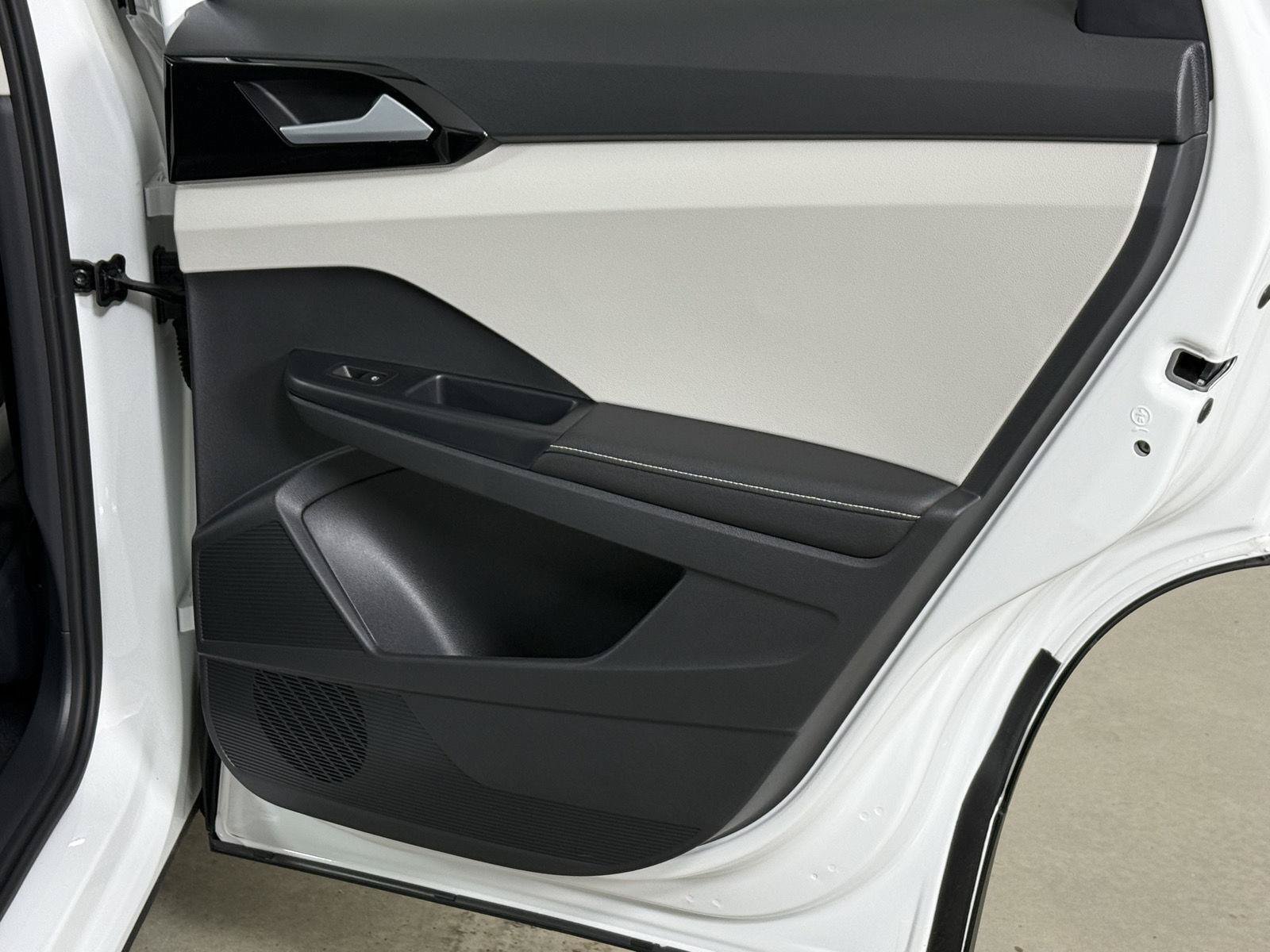 New 2027 Volkswagen Taos S FWD image 17