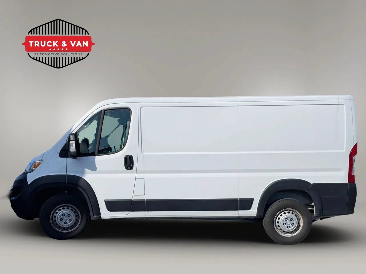 Used 2025 RAM ProMaster 2500 w/ Convenience Group FWD image 3