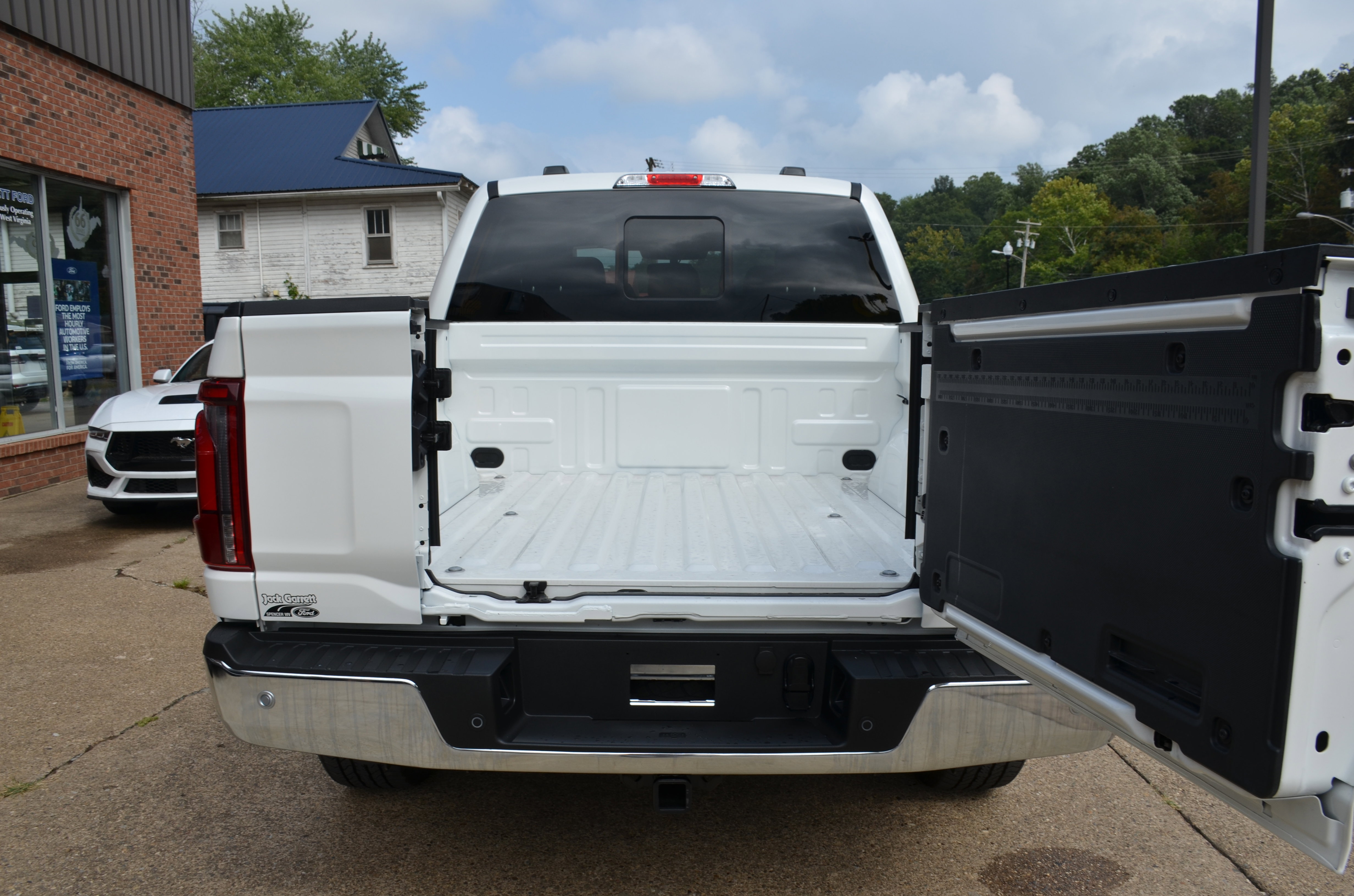 New 2025 Ford F150 Lariat w/ Equipment Group 502A High image 6