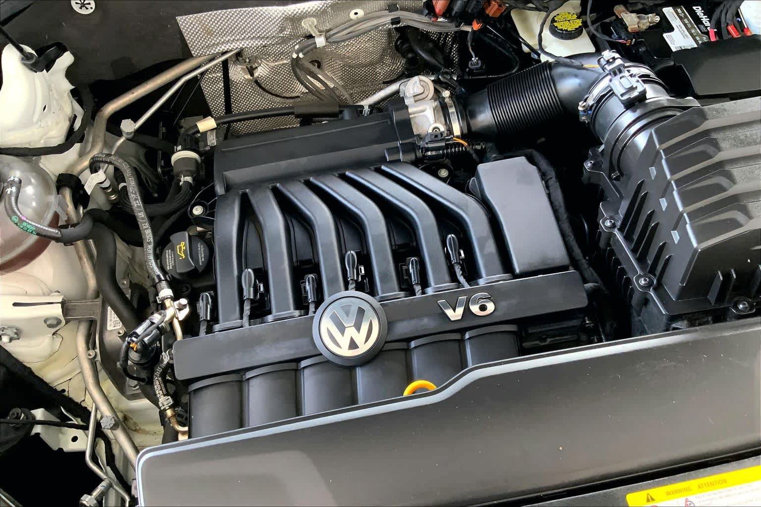 Used 2023 Volkswagen Atlas Cross Sport SEL Premium R-Line AWD/4WD image 33