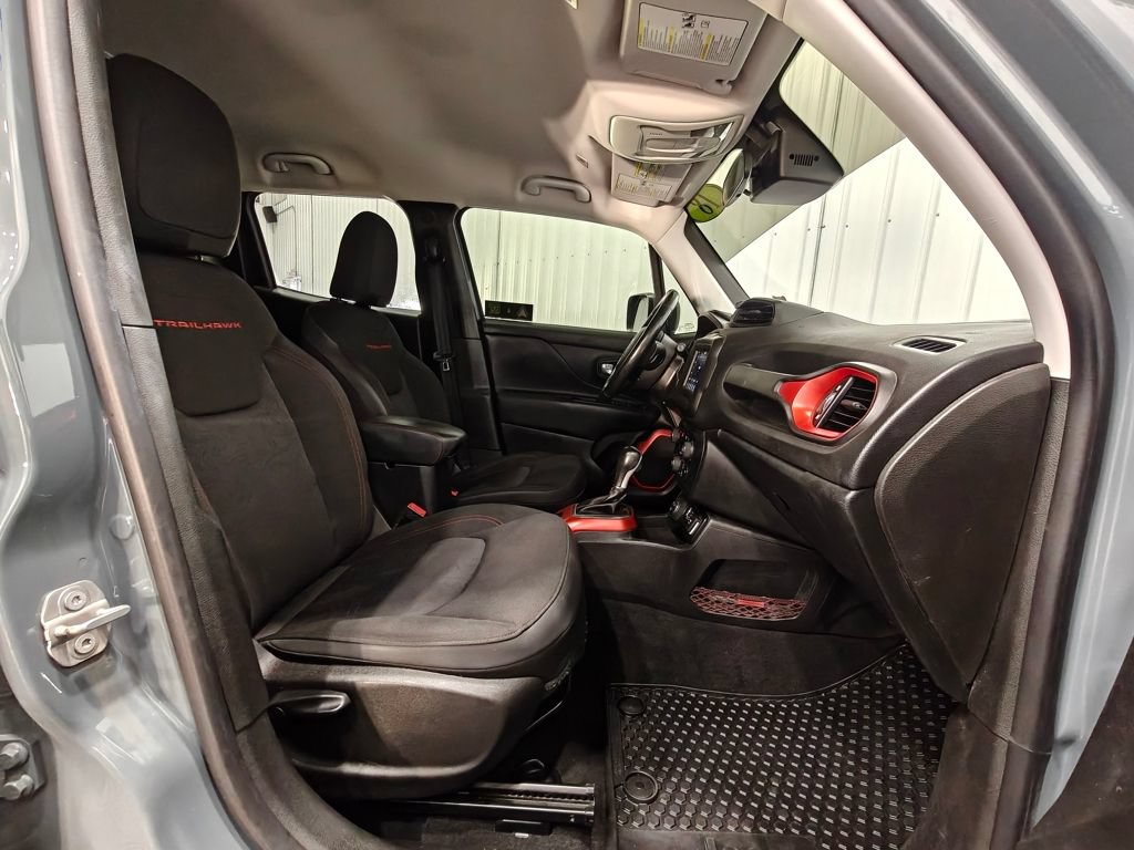 Used 2018 Jeep Renegade Trailhawk w/ Cold Weather Group II AWD/4WD image 20