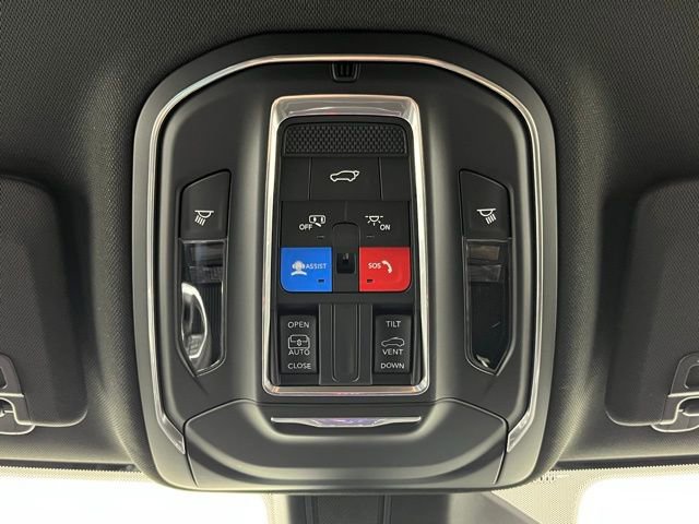 New 2025 Jeep Grand Cherokee Altitude image 19