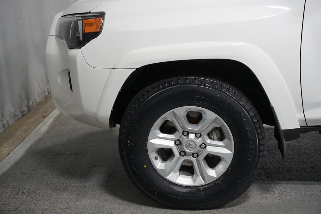 Certified 2019 Toyota 4Runner SR5 AWD/4WD image 5