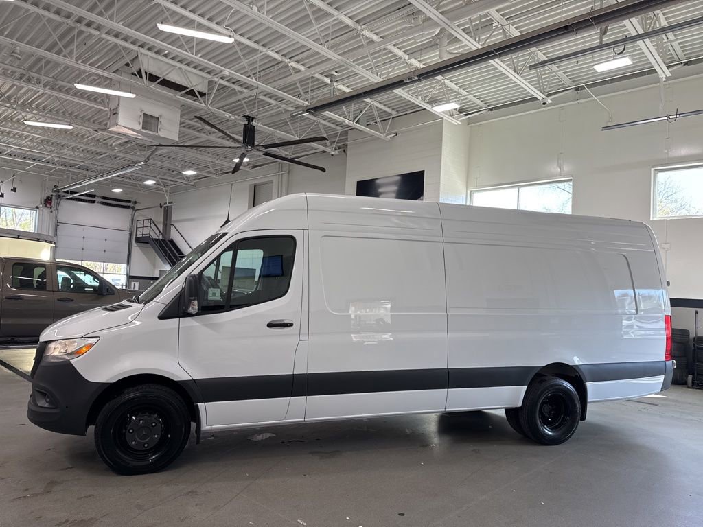 New 2025 Mercedes-Benz Sprinter 4500 image 2