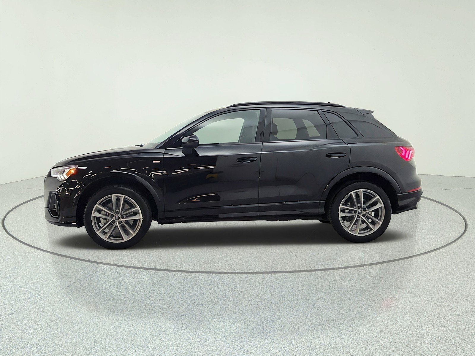 Used 2025 Audi Q3 2.0T Premium w/ Convenience Package AWD/4WD image 8