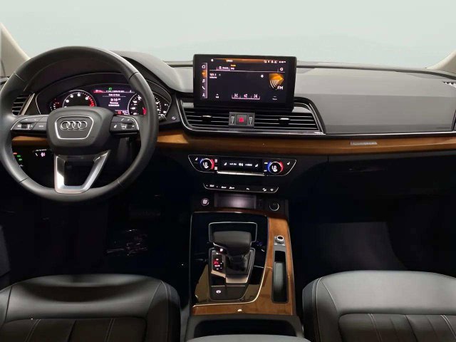 Used 2023 Audi Q5 2.0T Premium w/ Convenience Package AWD/4WD image 13