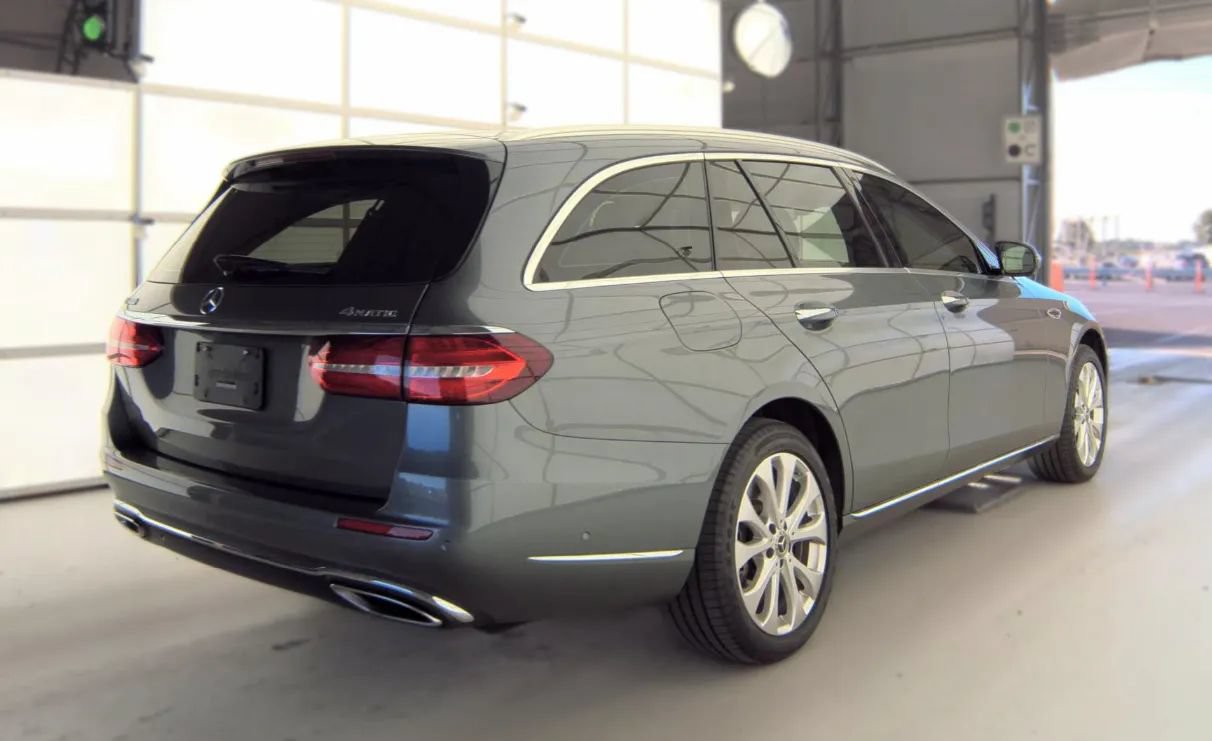 Used 2018 Mercedes-Benz E 400 4MATIC Wagon w/ Premium 3 Package image 3