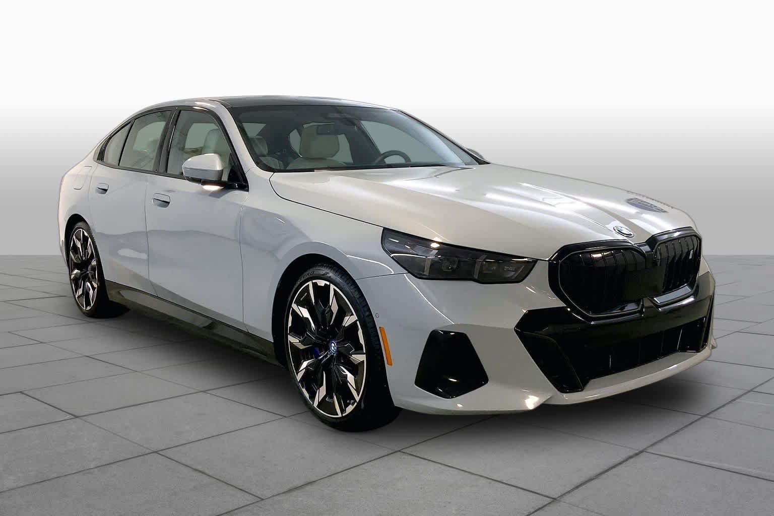 Used 2024 BMW i5 eDrive40i w/ Executive Package RWD image 2